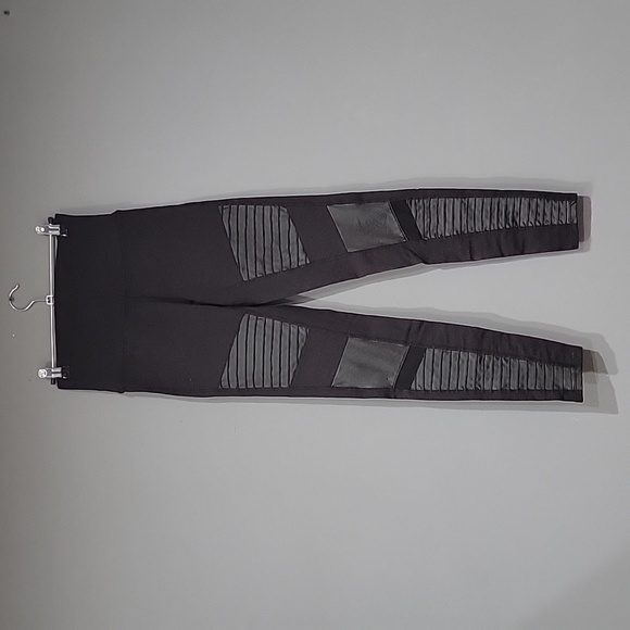 High-Waist Moto Legging - Picture 2 of 4